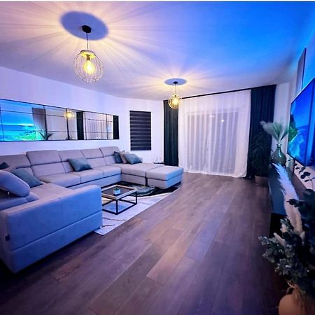 Holiday Home Chester With Heated Pool Kaštela Extérieur photo