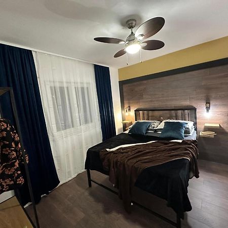 Holiday Home Chester With Heated Pool Kaštela Extérieur photo