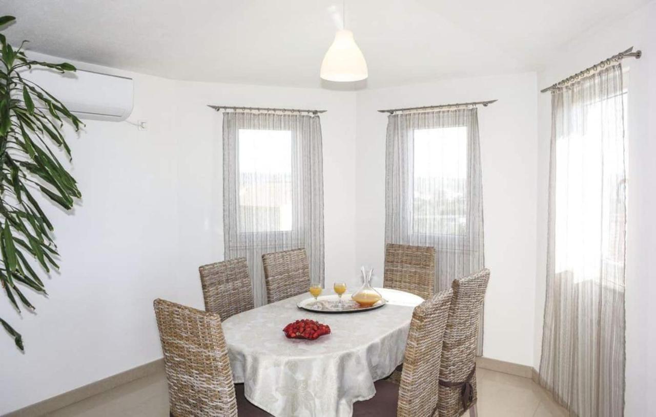 Holiday Home Chester With Heated Pool Kaštela Extérieur photo