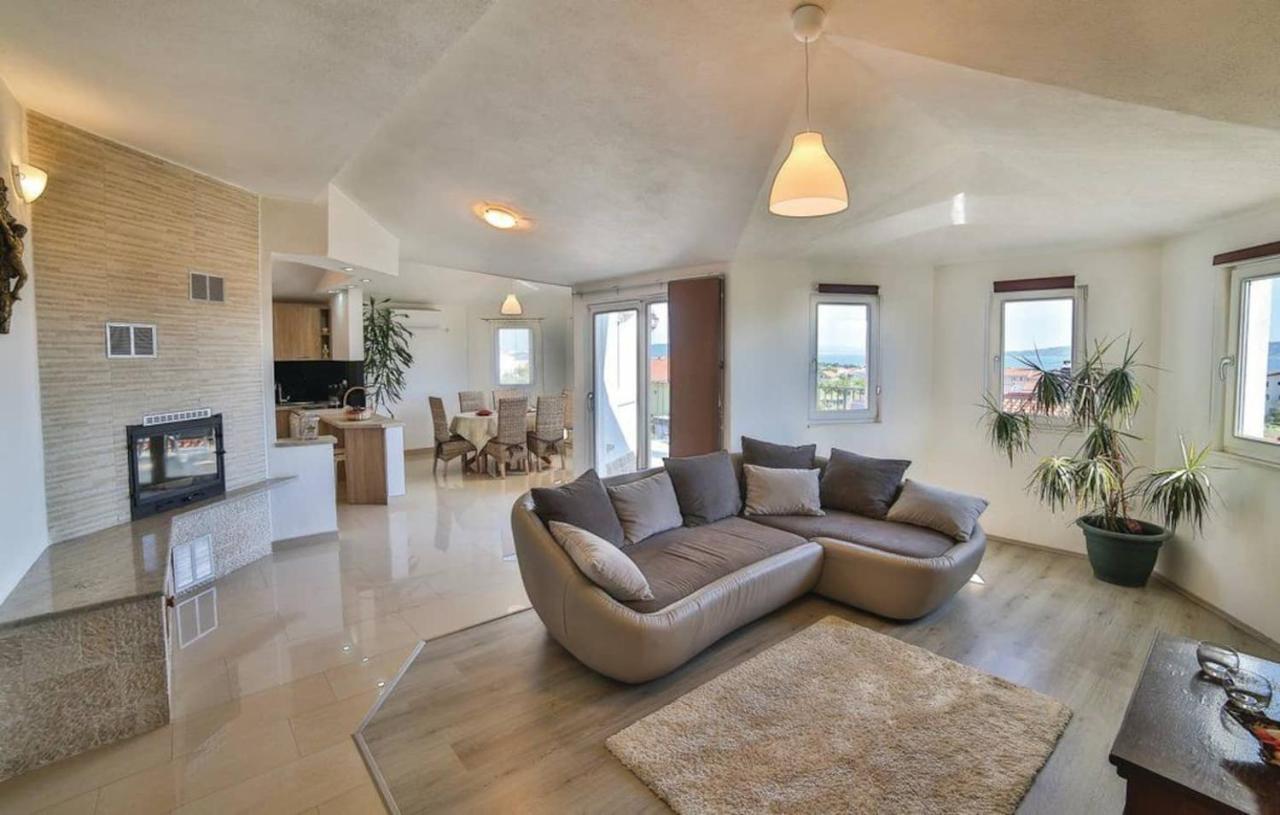 Holiday Home Chester With Heated Pool Kaštela Extérieur photo