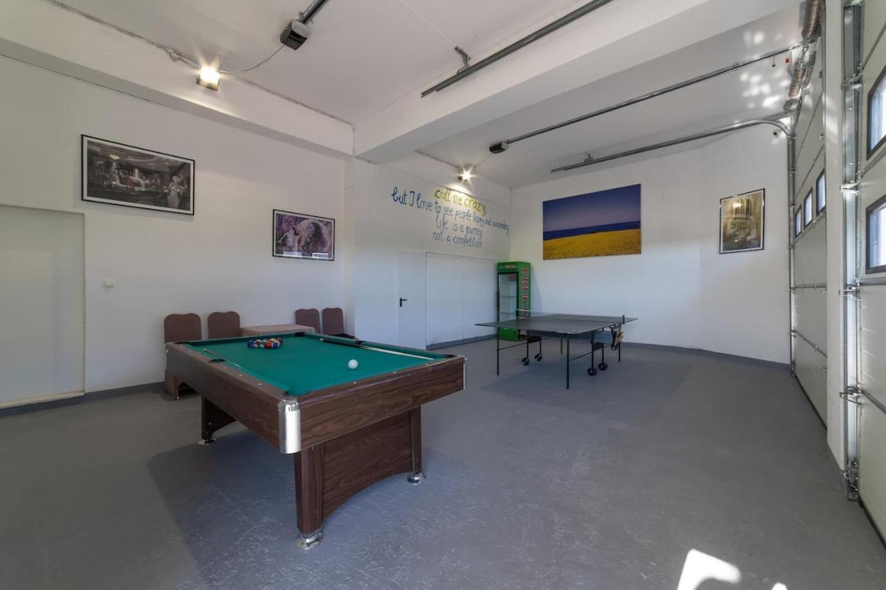 Holiday Home Chester With Heated Pool Kaštela Extérieur photo