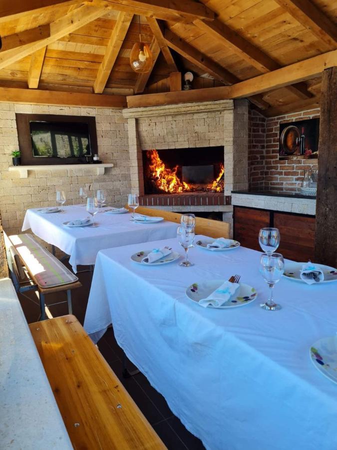 Holiday Home Chester With Heated Pool Kaštela Extérieur photo