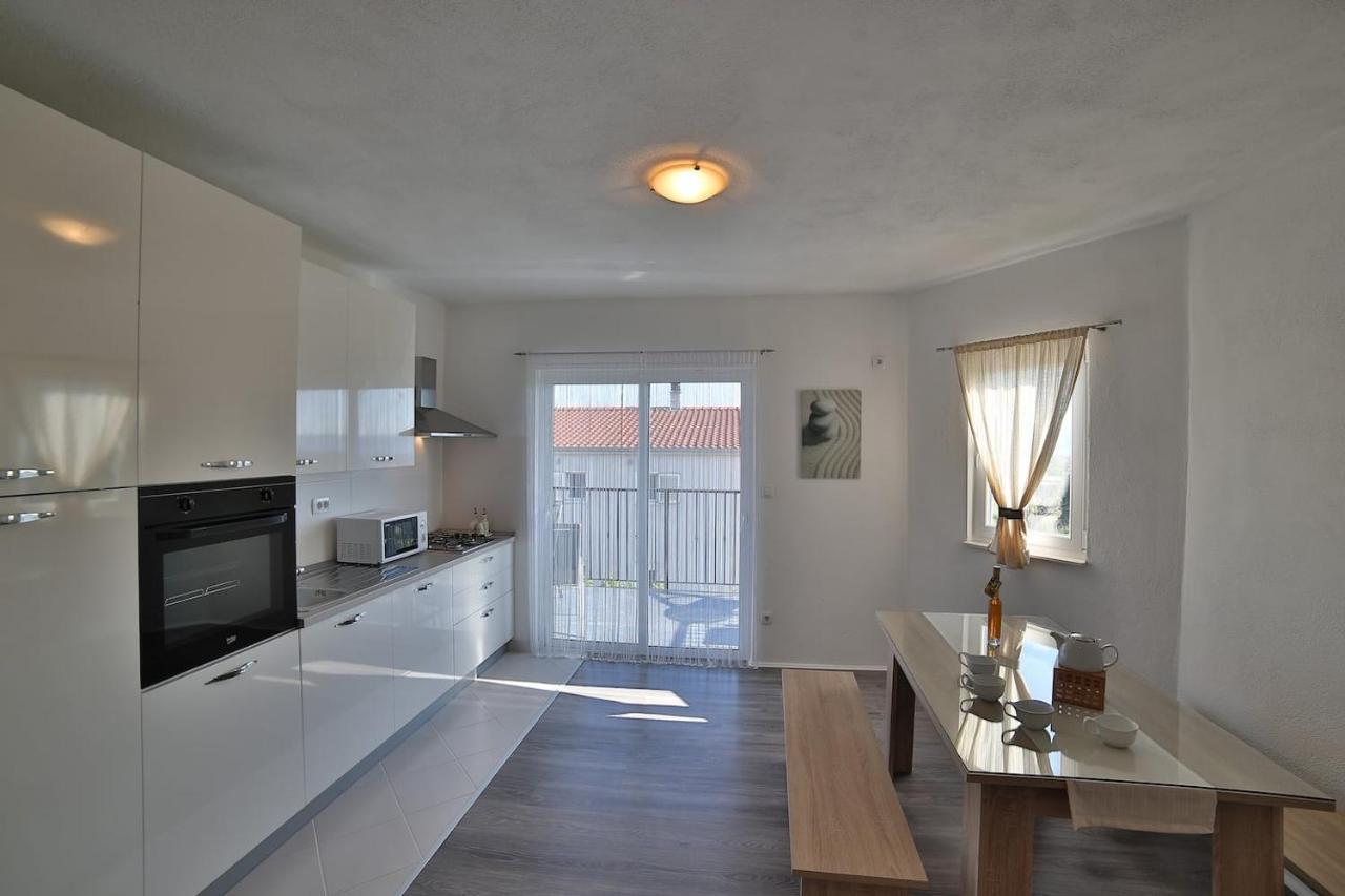Holiday Home Chester With Heated Pool Kaštela Extérieur photo