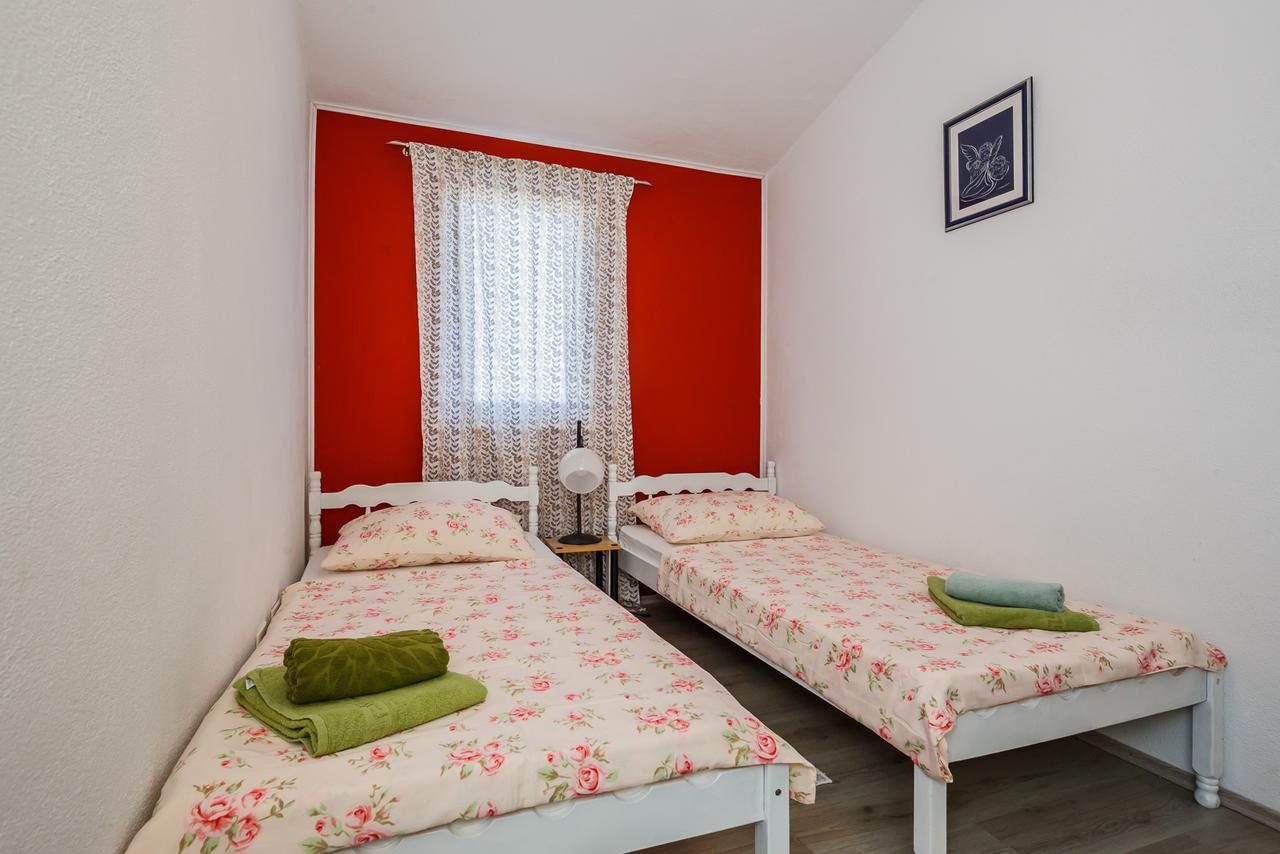 Holiday Home Chester With Heated Pool Kaštela Extérieur photo