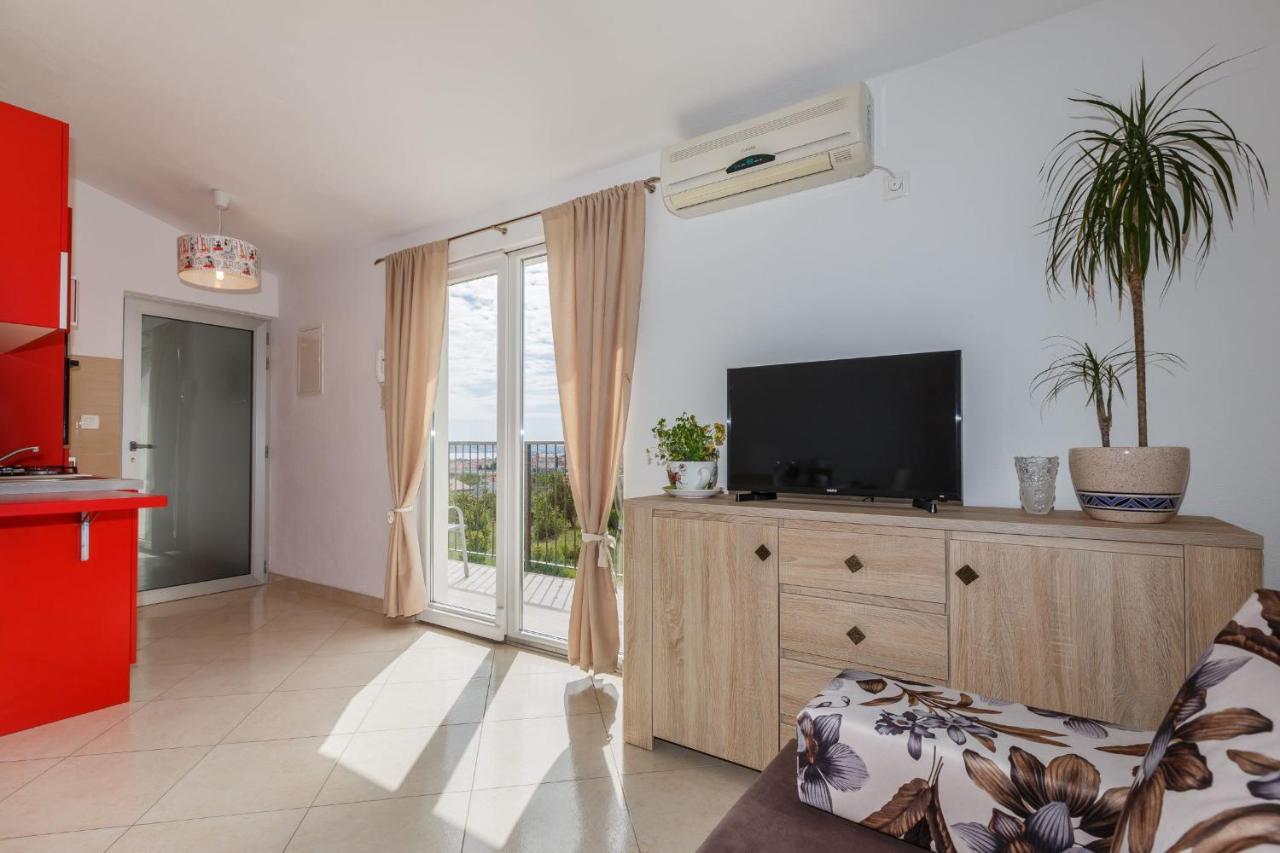 Holiday Home Chester With Heated Pool Kaštela Extérieur photo